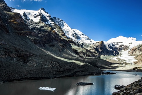 Sandersee at the foot 
of Pasterze Glacier