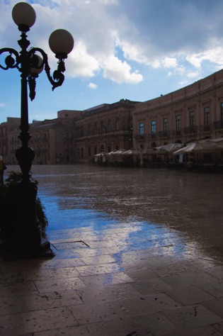 Piazza Duomo in the rain 
IMG_4567.jpg