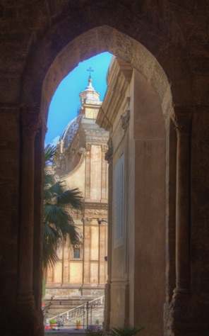 Under the tower of Chiesa di S. Maria dell’Ammiraglio, Palermo
IMG_5025_28_39.jpg