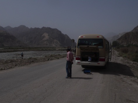 Van breakdown en route to trailhead

20150714-L1010935.jpg